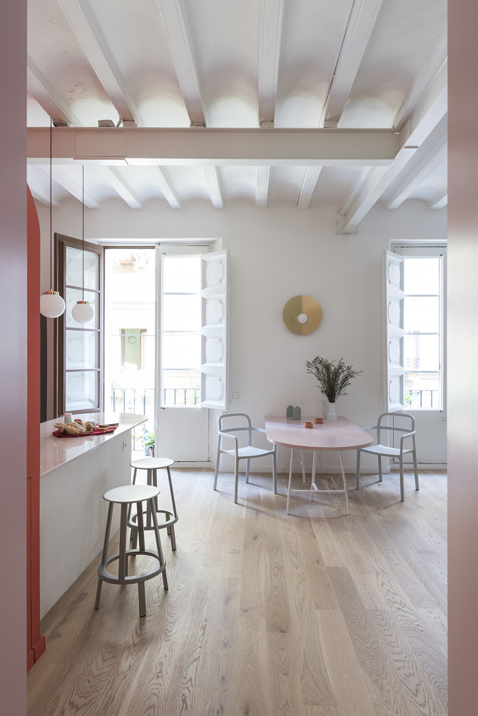[ Inspiration déco ] Rose blush, Rose saumon || Appartement à Barcelone rénové par l'agence CaSA