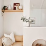 Un intérieur monochrome beige saumoné