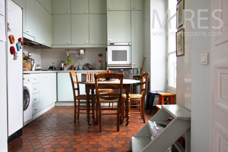 L'atout Tomettes en décoration d'intérieur || Appartement parisien au tomette brique