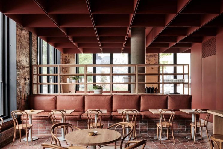 Terracotta mania, le rouge brique est partout || Bentwood Cafe à Fitzroy, Melbourne - Conception : Ritz & Ghougassian