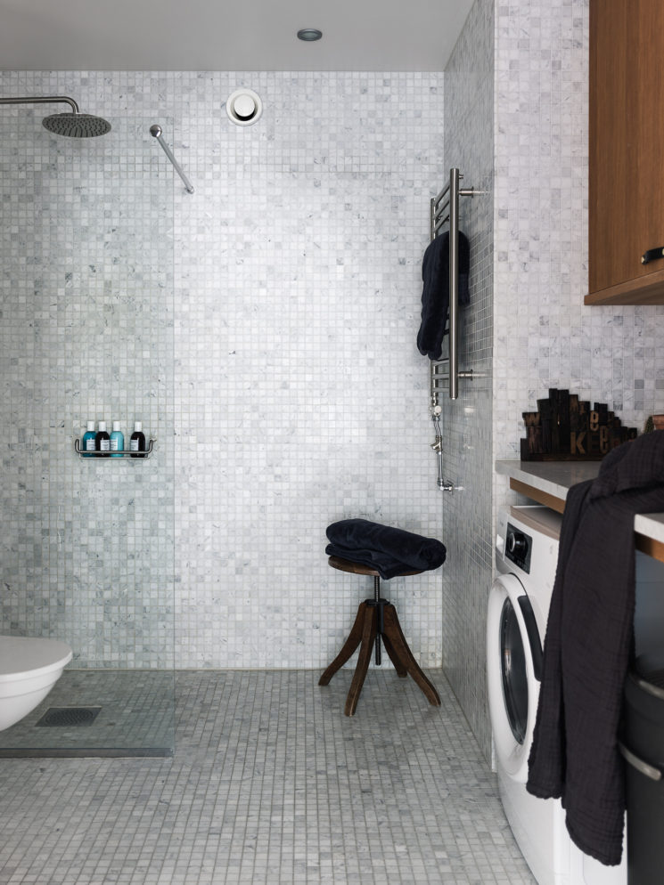 Douche à l'italienne || Appartement scandinave sur historiskahem.se Douche à l'italienne || Appartement scandinave sur historiskahem.se