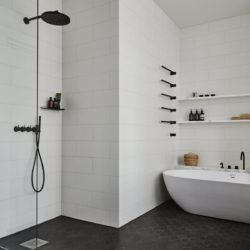 douche italienne_studio-joanna-laajisto_private-residence