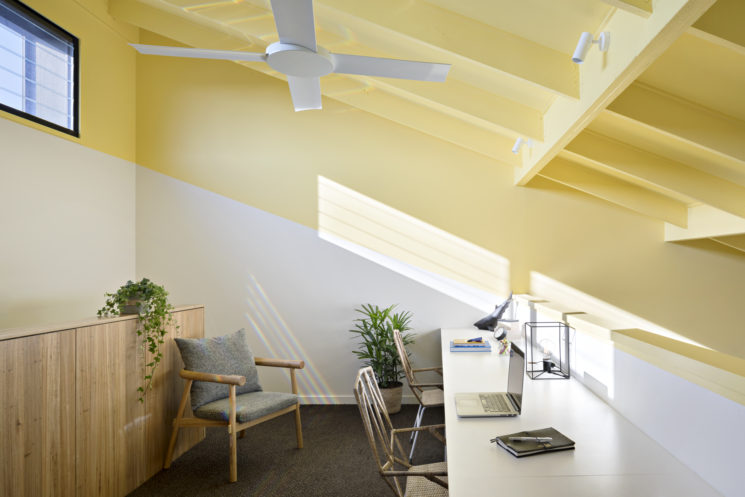 Le retour du jaune paille || Design Mihaly Slocombe, Joyful house Le retour du jaune paille || Design Mihaly Slocombe, Joyful house
