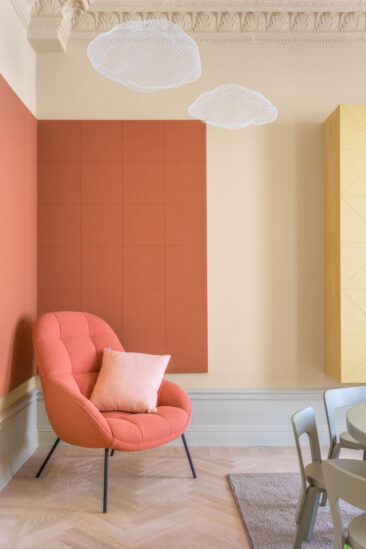 Le retour du jaune paille en déco || Projet Hidden tints - Appartement privé, studio Note Design