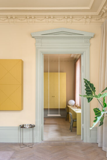 Le retour du jaune paille en déco || Projet Hidden tints - Appartement privé, studio Note Design