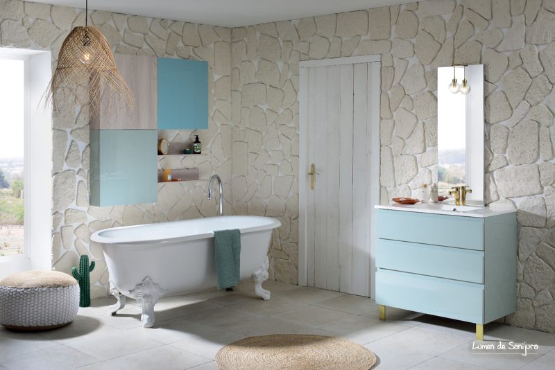 Meuble de salle de bain Lumen, amande, laqué, Sanijura Une salle de bain esprit bord de mer || Meuble de salle de bain Lumen, amande, laqué, Sanijura