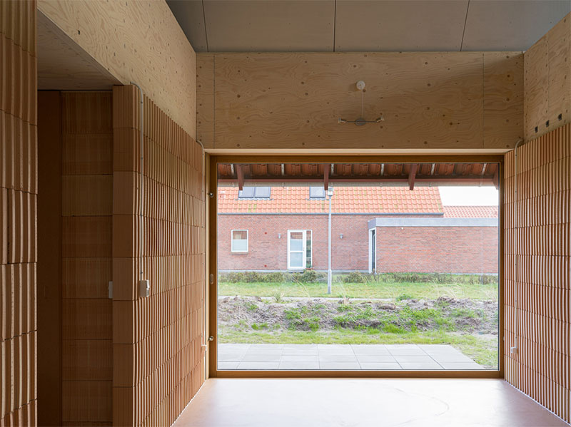 Maison en matériaux naturels avec la brique en matériaux vedettes // Maison sur Fanø par Lenschow & Pihlmann