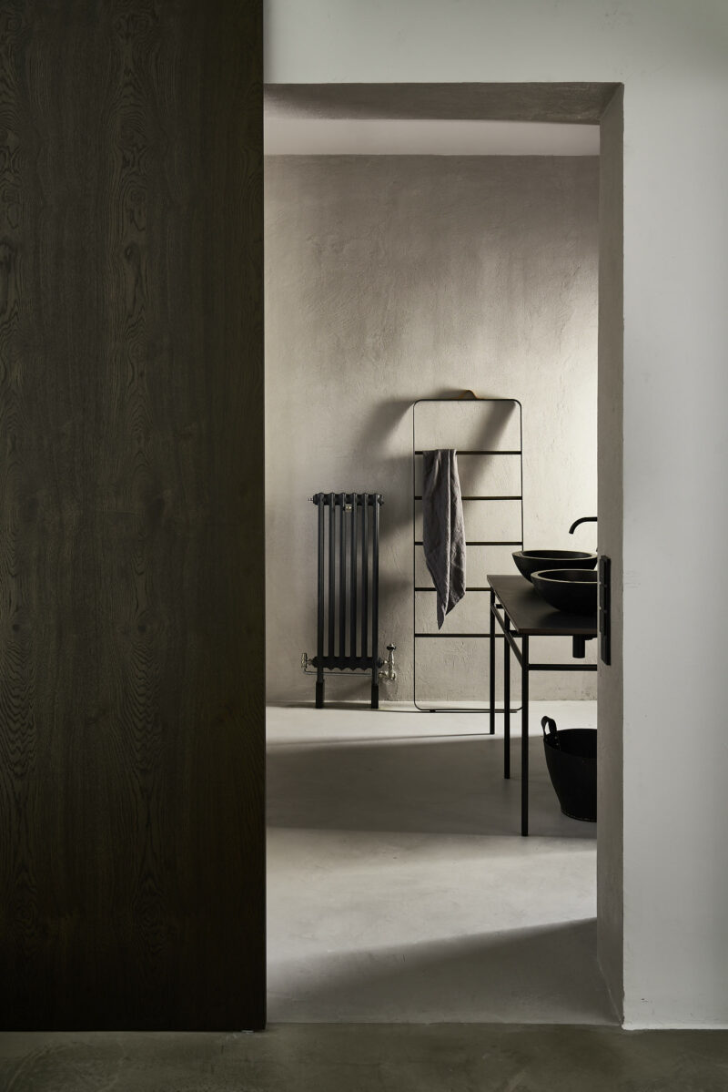 Tonalités wabi sabi et matières brutes || No ordinary apartment par Annabell Kutucu Tonalités wabi sabi et matières brutes || No ordinary apartment par Annabell Kutucu
