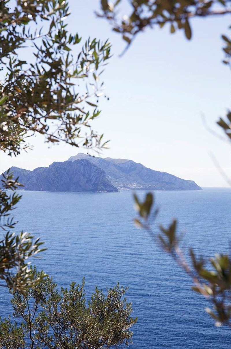 LA DOLCE VITA EN MODE VINTAGE // Torre Punta Campanella - Villa à louer face à Capri - Italie 