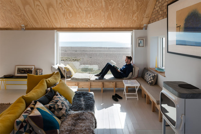 Maison de mer dans le Suffolk avec des parements en pin