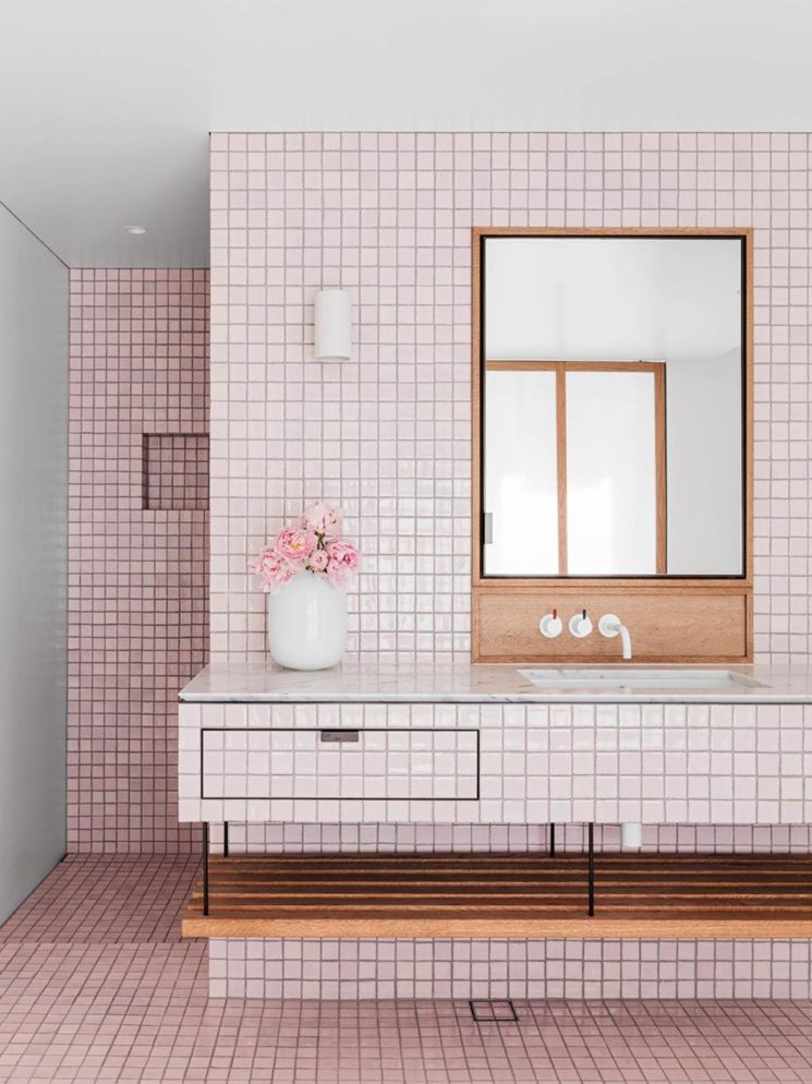 Salle de bain rose terracotta || Beach House by SJB