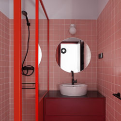 Salle de bain rose terracotta_Student-Housing-Madrid_studio-Plutarco