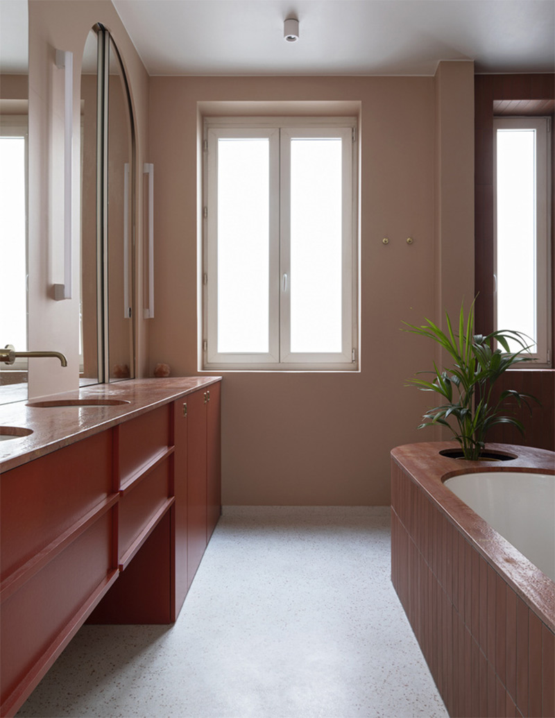 Salle de bains à la palette de couleurs : terracotta et rose Salle de bains à la palette de couleurs : terracotta et rose