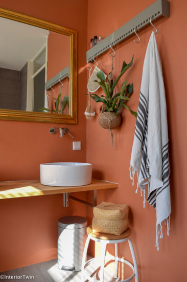 Salle de bain rose terracotta || interiortwin.com