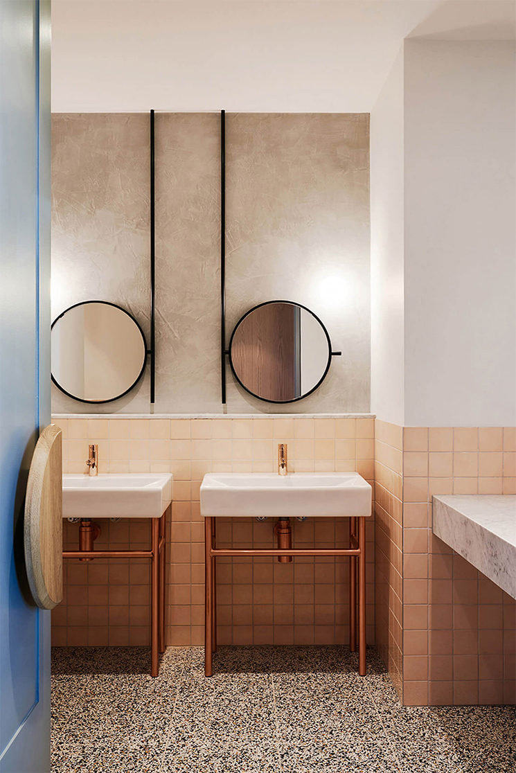 Salle de bain rose terracotta || The Penny Drop Café -Studio We are Huntly