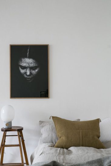 L'art de mettre en scène ses photographies dans sa déco || Une photo en solo pour une version minimaliste