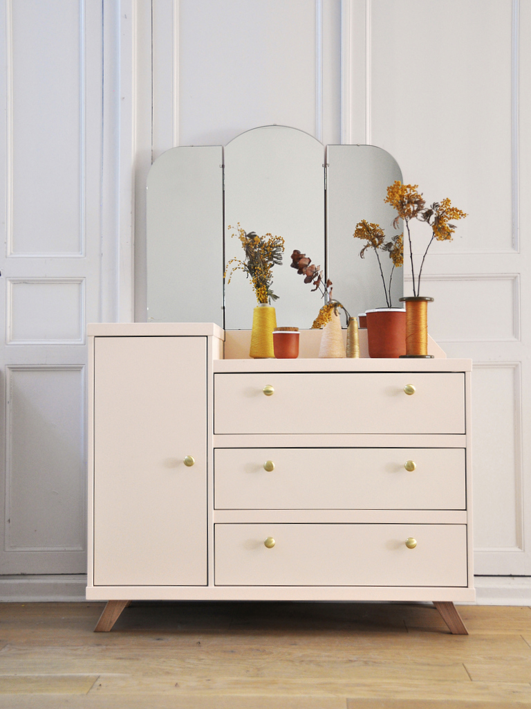 Meuble miroir rose nude