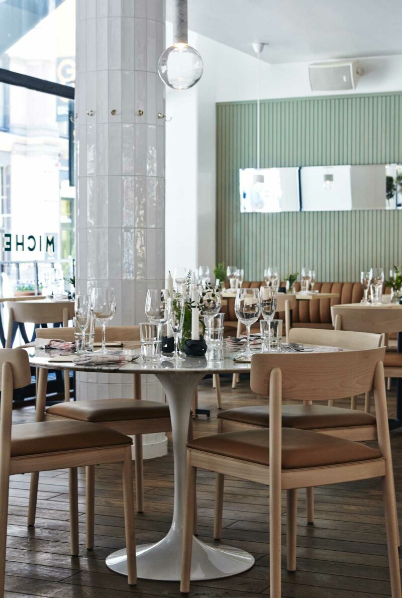 Choisir des chaises de salle à manger confortables || Restaurant Michel à Helsinki, design Joanna Laajisto Choisir des chaises de salle à manger confortables || Restaurant Michel à Helsinki, design Joanna Laajisto