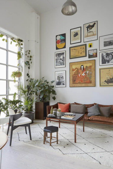 Un duplex lumineux à la décoration contemporaine décoré de plantes vertes