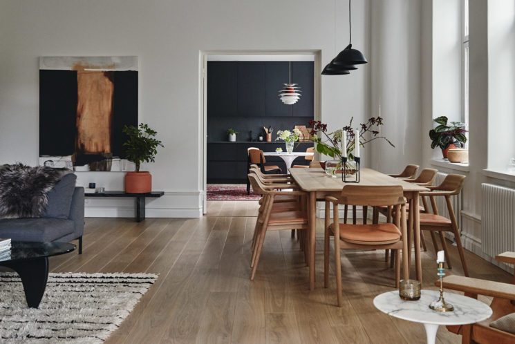 [ Idée déco ] Un tapis persan dans la cuisine // Design intérieur : Joanna Laajisto - Résidence privée à Lathi