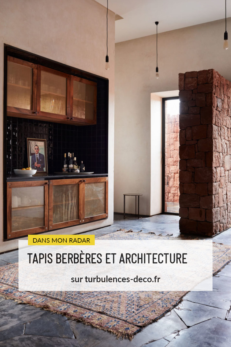 Catalogue de la marque Tigmi Trading Rug, mis en scène dans la villa E au Maroc par le studio KO à retrouver sur Turbulences Déco Catalogue de la marque Tigmi Trading Rug, mis en scène dans la villa E au Maroc par le studio KO à retrouver sur Turbulences Déco