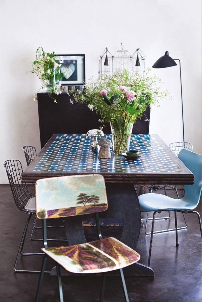 Salle à manger avec une chaise signée Leslie Oschmann