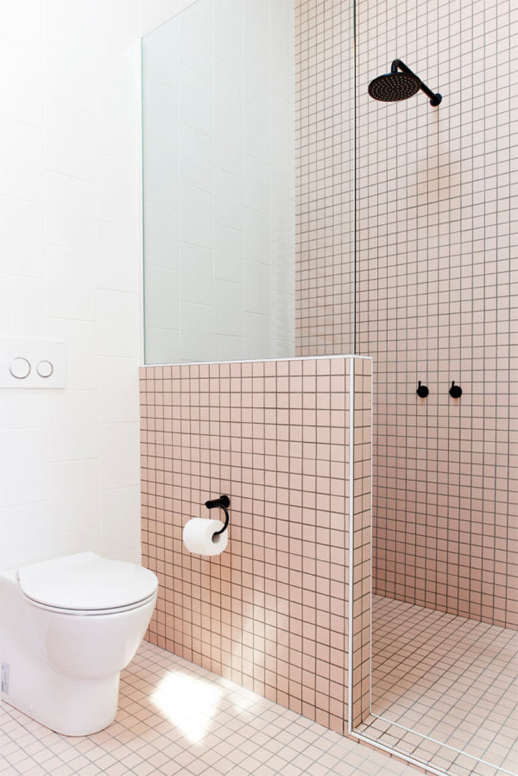 Comment cacher des tuyaux wc ?  Amenagement toilettes, Idée toilettes,  Idée déco toilettes