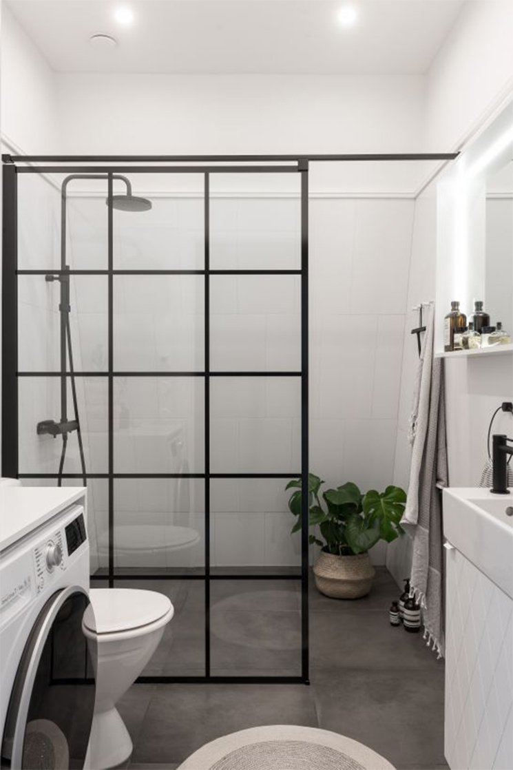 Salle de bains de style industriel avec toilettes intégrées Salle de bains de style industriel avec toilettes intégrées