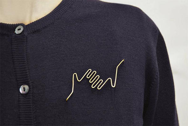 Broche en laiton, Doigt Main - Etsy - Monochromatiques Broche en laiton, Doigt Main - Etsy - Monochromatiques