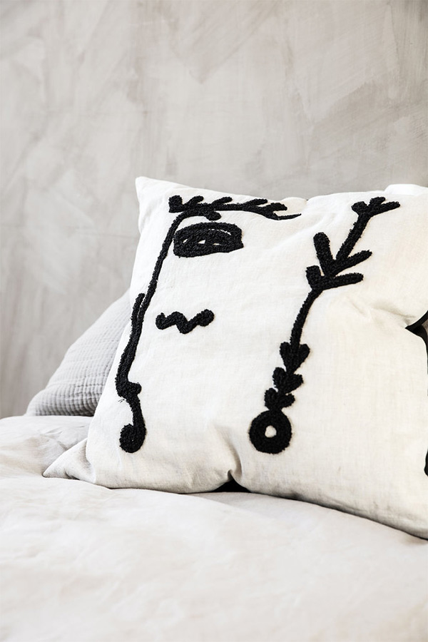 Housse de coussin en lin, motif brodé Ingo - House Doctor Housse de coussin en lin, motif brodé Ingo - House Doctor
