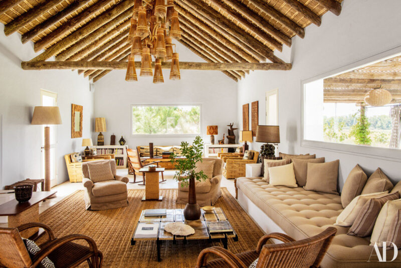Une maison de vacances aux nombreux objets vintage en rotin // Design Intérieur : Suducca & Merillou Une maison de vacances aux nombreux objets vintage en rotin // Design Intérieur : Suducca & Merillou