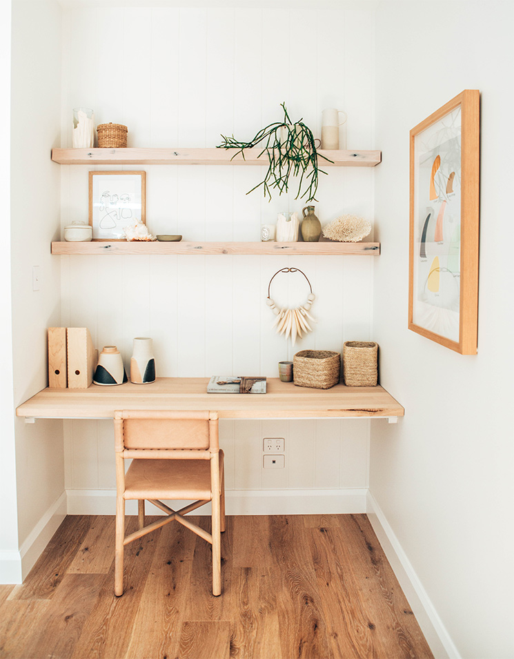 Un coin bureau aménagé dans une alcôve dans un style scandicraft Un coin bureau aménagé dans une alcôve dans un style scandicraft
