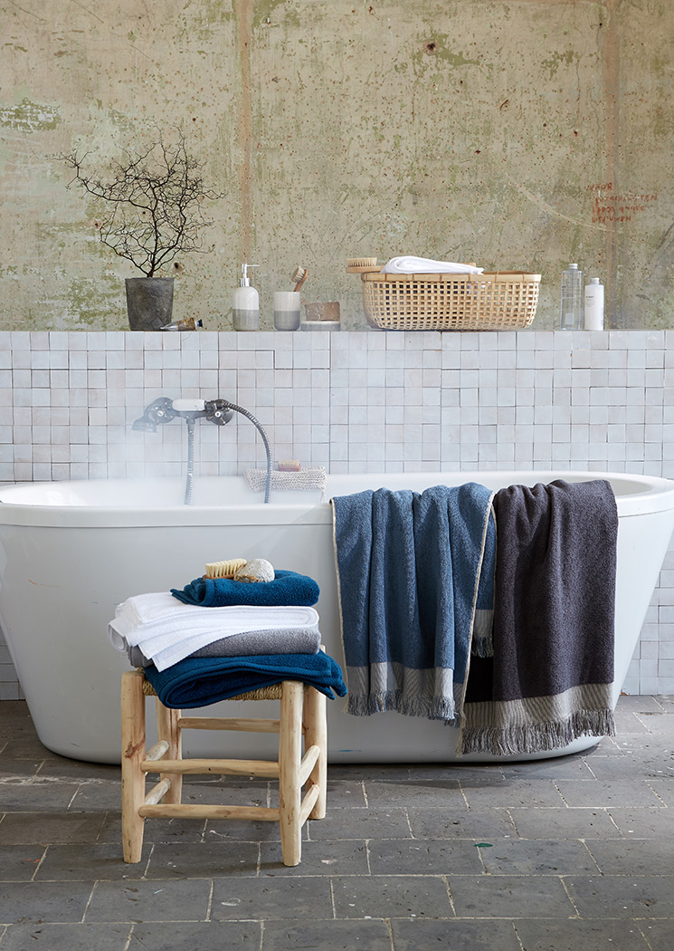 Catalogue La Redoute Intérieurs AH2019 - Ambiance Indigo Factory Catalogue La Redoute Intérieurs AH2019 - Ambiance Indigo Factory