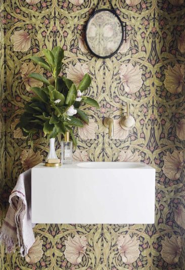Osez un papier-peint à fleurs ! // Papier-peint William Morris Osez un papier-peint à fleurs ! // Design intérieur : Office of Architecture + Papier-peint William Morris
