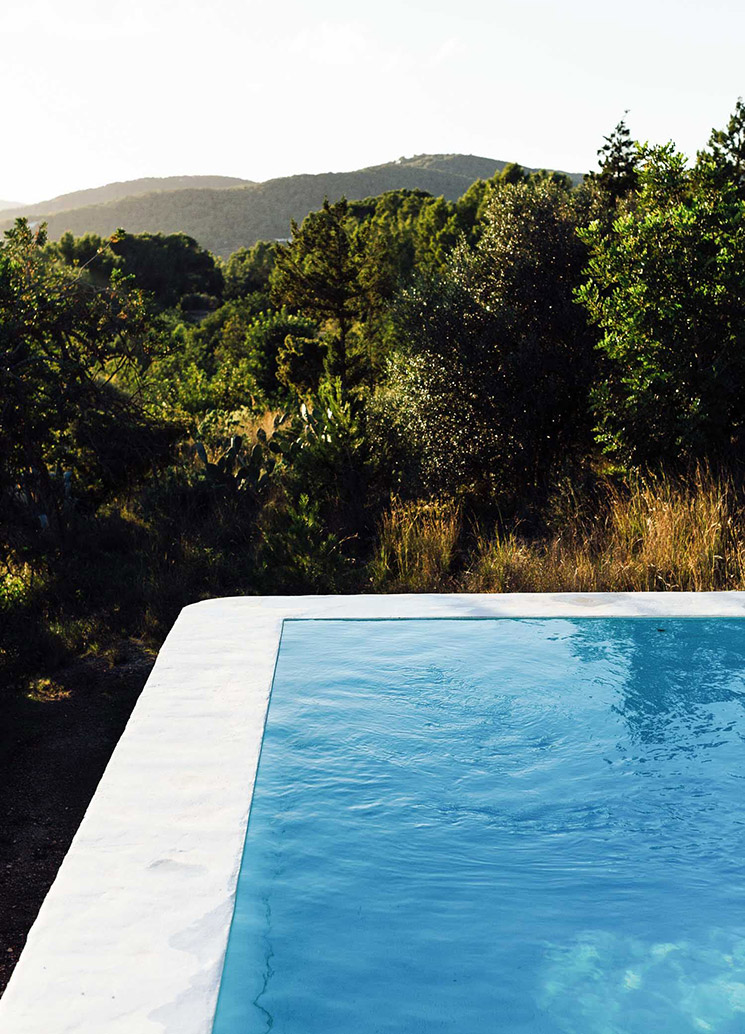 The Campo Loft à Ibiza, un loft au milieu de la nature sauvage de l'île avec piscine !