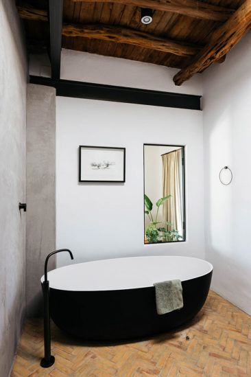 The Campo Loft à Ibiza, un style industriel et rustique minimaliste