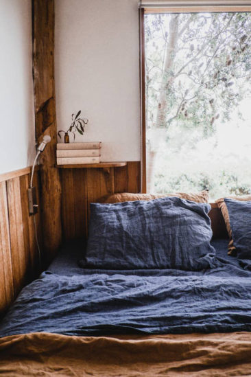 Un cabanon de pêcheur au style rustique rudimentaire // The Shack à Bruny Island en Tasmanie @sheepwashbay