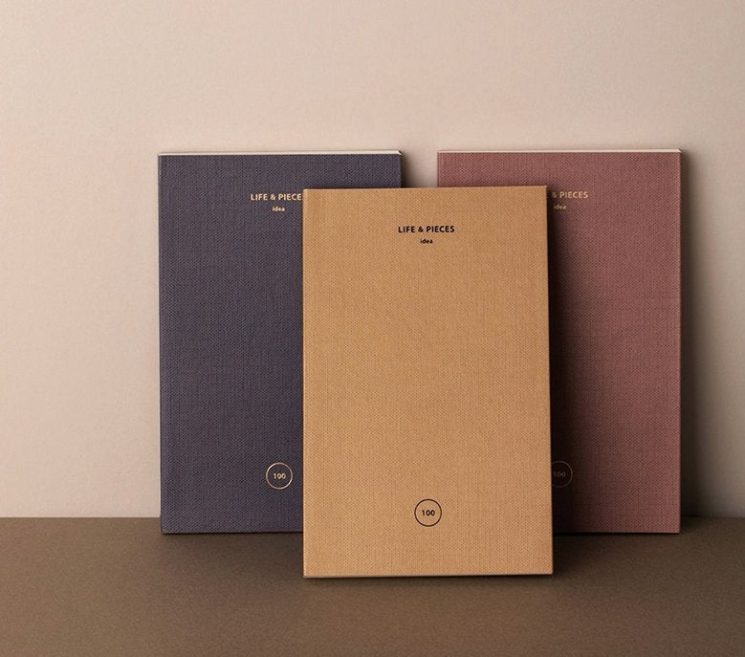 Trois cahiers pour s'organiser : un cahier de note, un bullet cahier, et un agenda 2020 sur la boutique Etsy boutique Dubu Dumo