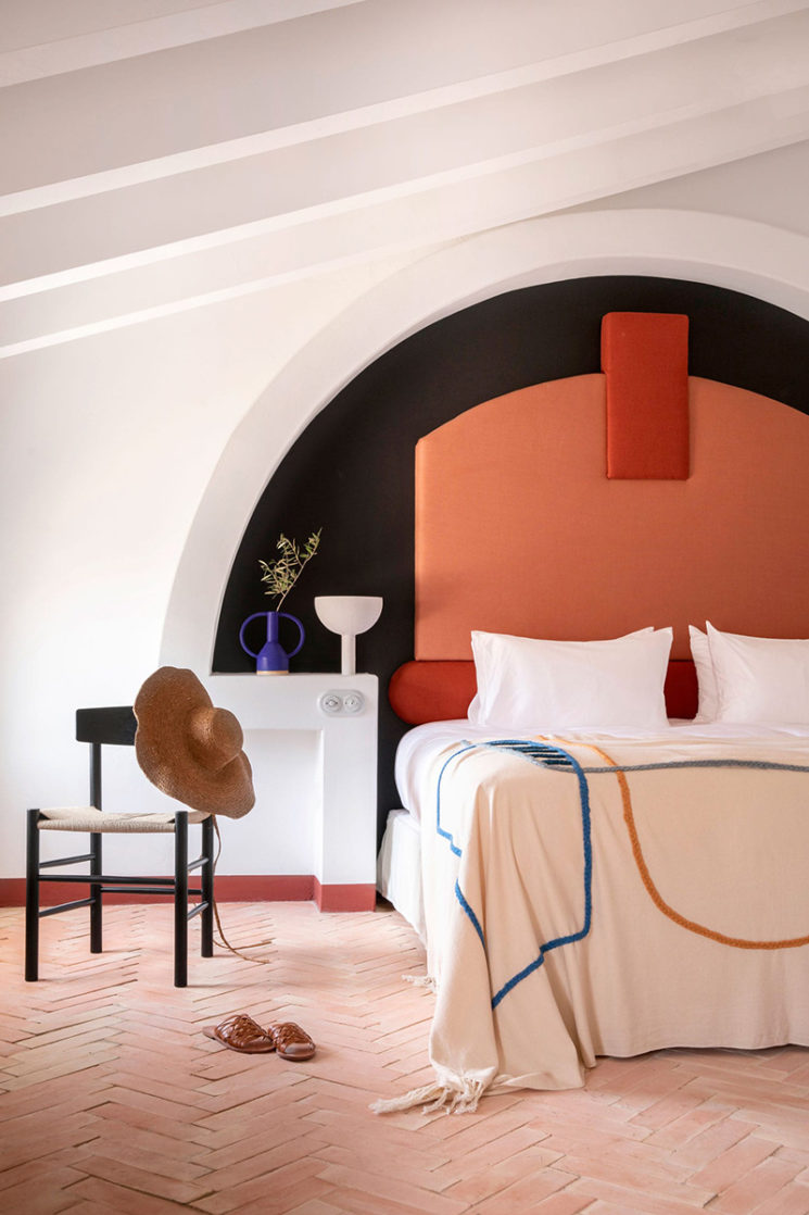 Le style méditerranéen à tendance French Riviera // L'hôtel Menorca experimental par Dorothée Meilizchon