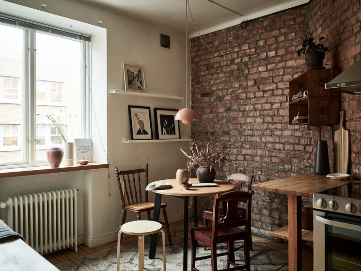 Mur intérieur en briquettes rouges - DECOPIERRE