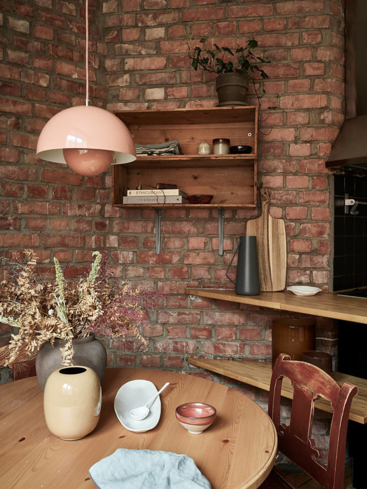 Mur intérieur en briquettes rouges - DECOPIERRE