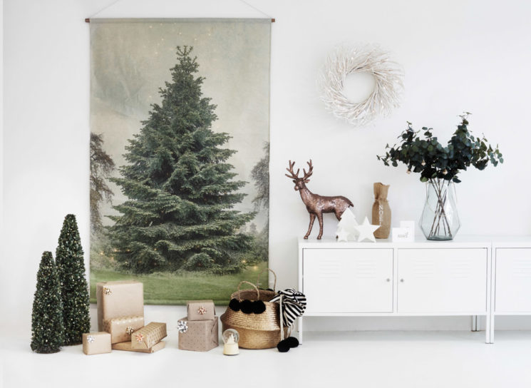 Une tenture imprimée "sapin de Noël", via threebirdsrenovations.com