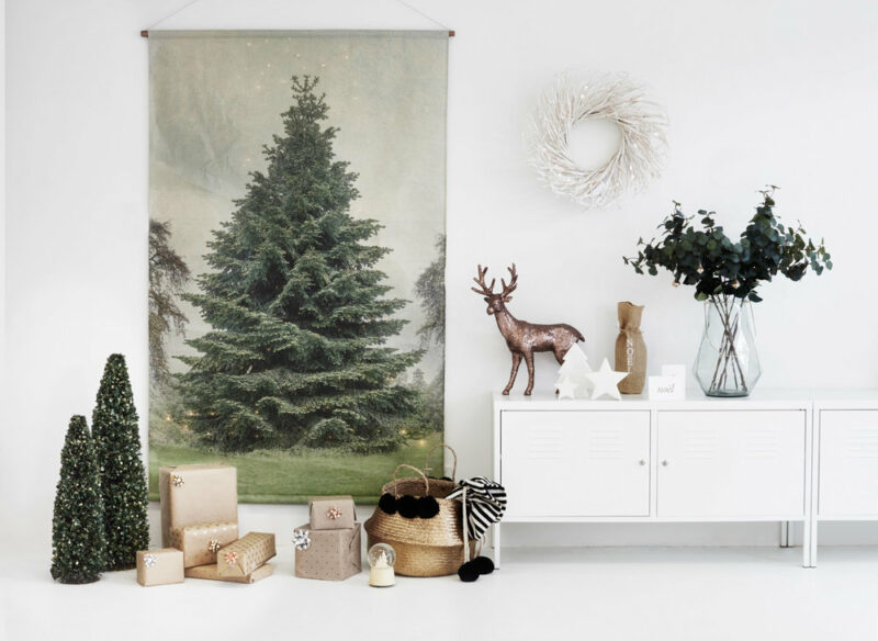 Une tenture imprimée "sapin de Noël", via threebirdsrenovations.com Une tenture imprimée "sapin de Noël", via threebirdsrenovations.com