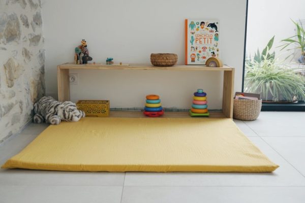 Tapis d'éveil Montessori bébé jaune moutarde - Boutique Merci Suzy sur Etsy