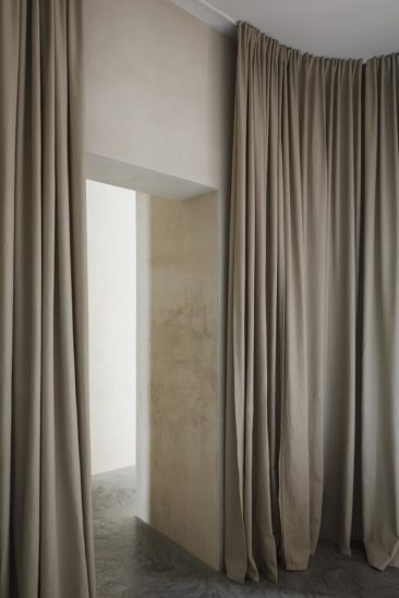 Un décor neutre monochrome, chaleureux // Un appartement berlinoisdans un style méditerranéen / scandinave