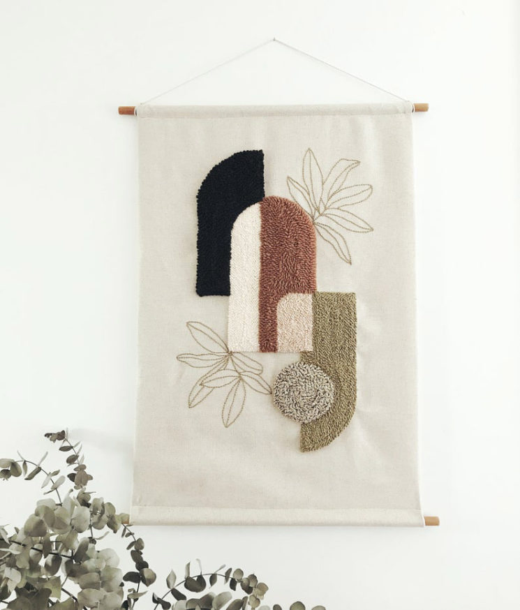 Tenture en punch needle, 165 € sur la Boutique Etsy WoolalaStudio