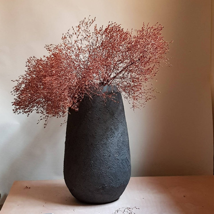 Grand vase noir de style wabi sabi, 400 € sur la boutique Etsy Pilos Shop