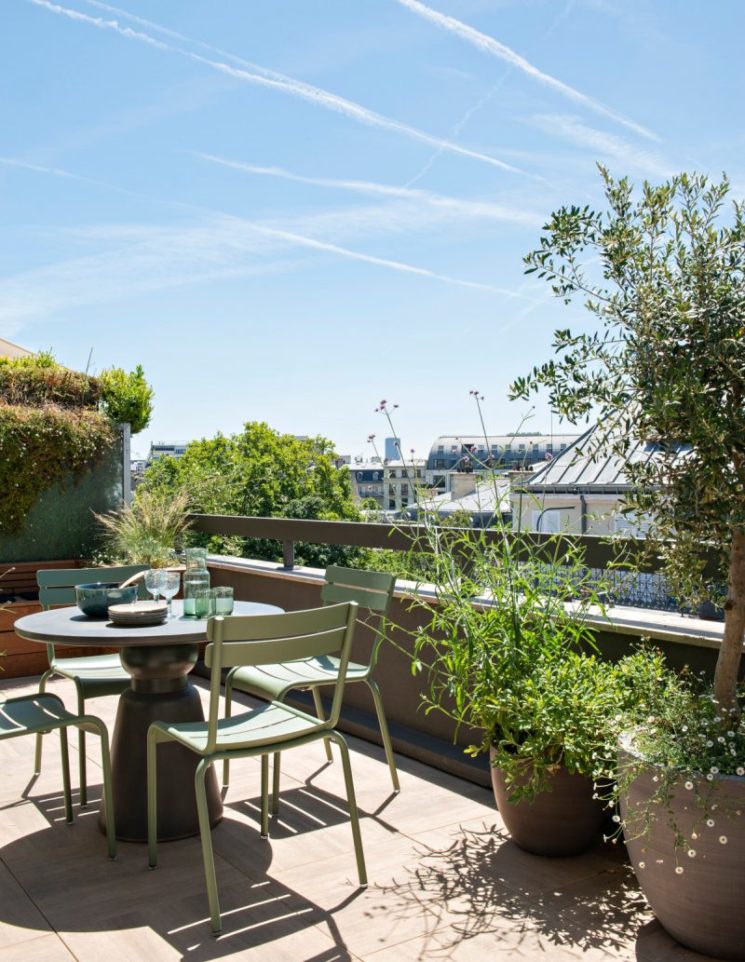 Vivre dedans/dehors || Une terrasse d'un appartement parisien