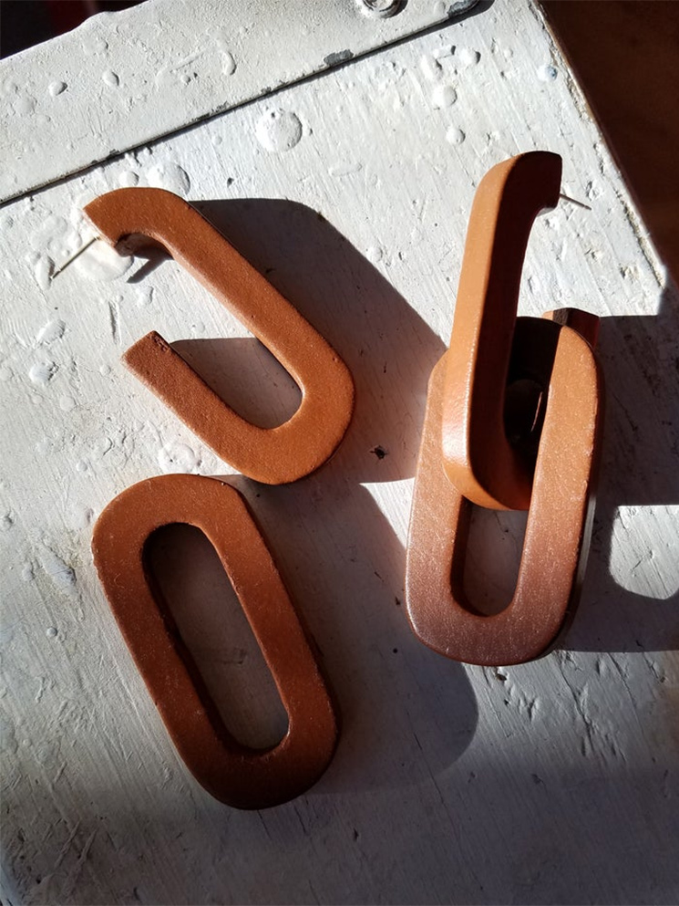 Boucles d'oreilles, créoles en bois façon "chaîne" par la créatrice Lumafina sur Etsy, 75,31 €.