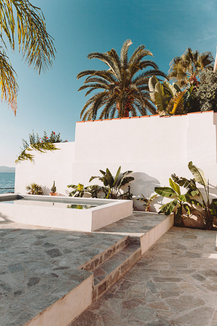 Villa Santa Teresa avec comme vue la Méditerranée au décor minimaliste, à louer près d'Ajaccio